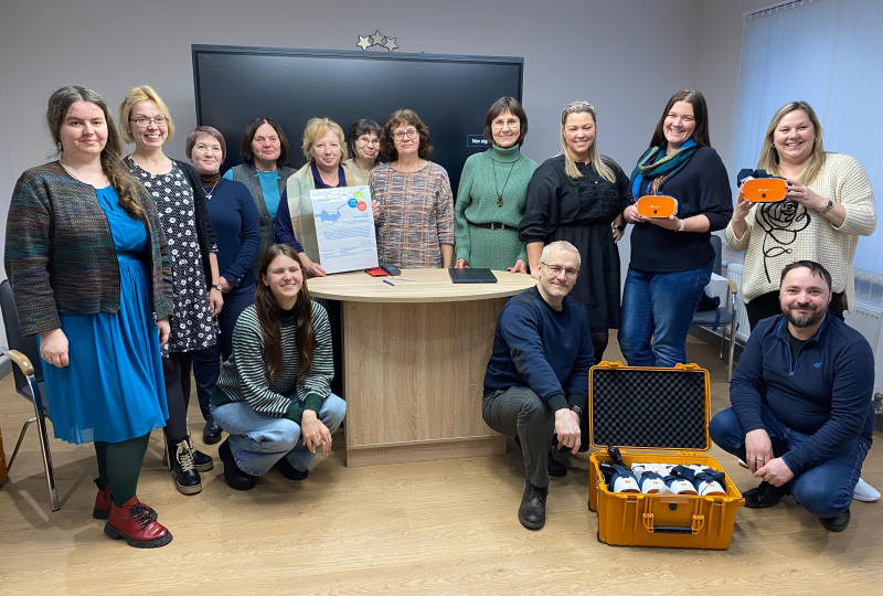 Ludzas novada, Šauļu pilsētas un Rokišķu rajona bibliotekāri pēc veiksmīgi aizvadītām apmācībām projekta "Wind of Change" ietvaros, kas vērsts uz sociālās iekļaušanas veicināšanu un modernu bibliotēkas pakalpojumu attīstību.