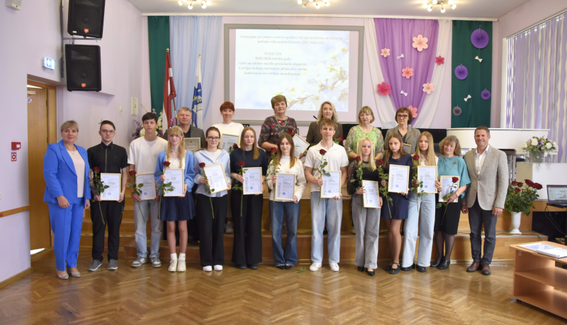 Mācību gada noslēgumā pašvaldība sveica olimpiāžu uzvarētājus un skolotājus