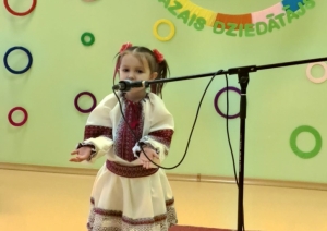 Dzied mazo dziedātāju festivāla dalībnieks
