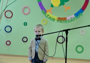 Dzied mazo dziedātāju festivāla dalībnieks