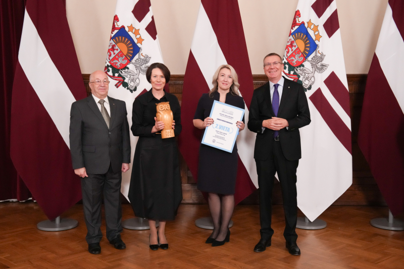 Valsts prezidents Edgars Rinkēvičs sveic starptautisko mācību priekšmetu olimpiāžu laureātus un Ata Kronvalda balvas saņēmējus