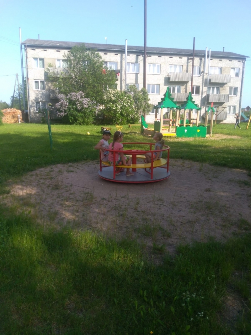 Bērnu rotaļu laukums Tutānos Cirmas pagastā