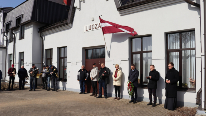 Ludzā piemin piemin 1949. gada 25. marta deportāciju upurus