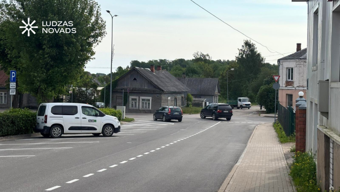 Izmaiņas satiksmē: Raiņa iela kļuvusi par divvirzienu, pārmaiņas gaidāmas arī Stroda ielā