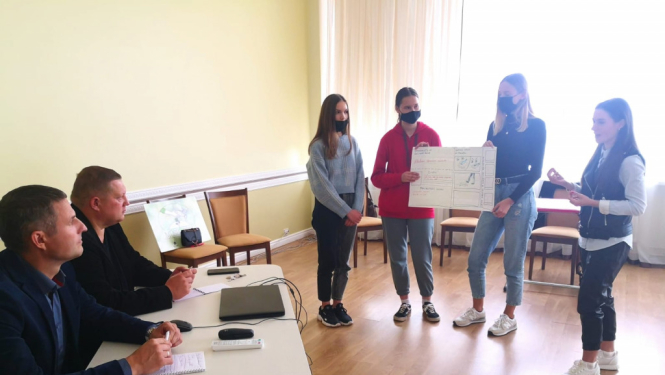 Jaunieši un pašvaldības vadība diskutē par novada attīstību un aktualitātēm