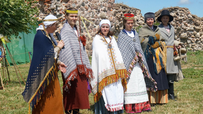 Ludzā izveidota unikāla Latgales arheoloģisko un etnogrāfisko tērpu kolekcija