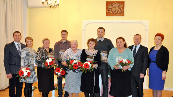 Uzņēmēji saņem balvas