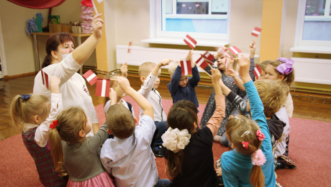 Blontu pagasta pirmsskolas izglītības iestāde ar siltām atmiņām atskatās uz patriotiskā gaisotnē padarīto oktobra un novembra mēnešos