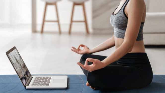 Aicinām uz TIEŠSAISTES jogas un kalanētikas nodarbībām!