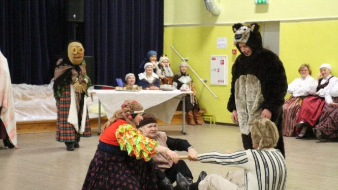 „Ķekatā, ļekatā…” Blontu Tautas namā