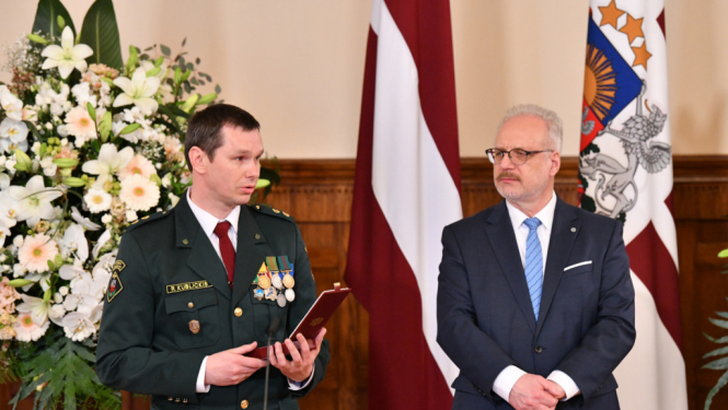 Valsts prezidents Rīgas pilī pasniedz 2021. gadā piešķirtos augstākos Latvijas valsts apbalvojumus 63 izcilām personībām