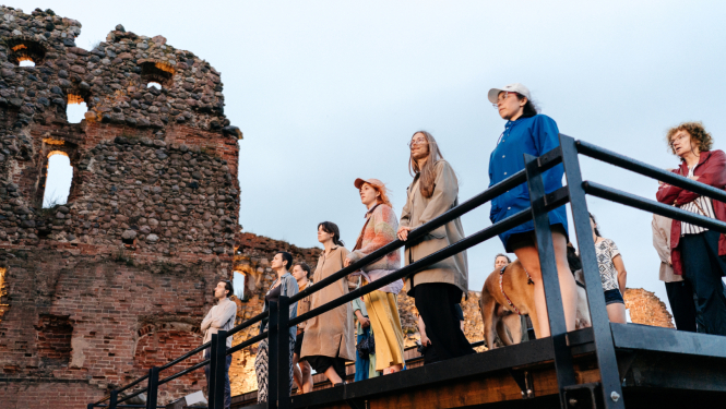 Aicinām uz kopienas mākslas vasaras skolas “Vietas scenāriji: Ludza” noslēguma pasākumu