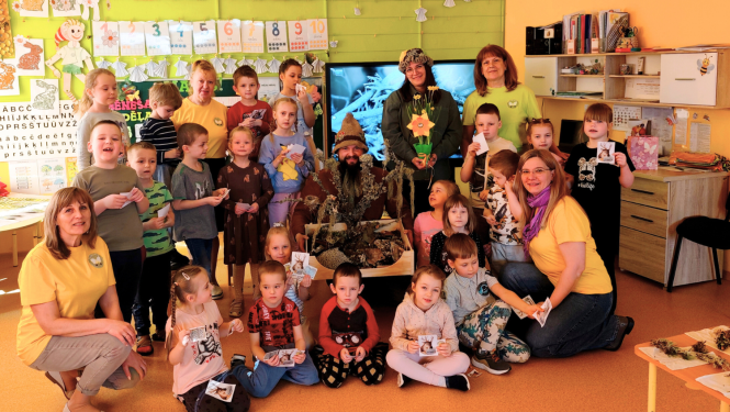 Kārsavas pilsētas PII "Taurenītis" audzēkņi kopā ar dabas pētniekiem atklāj ķērpju pasauli