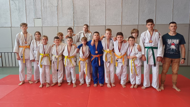 Ludzas novada džudisti kopā ar treneri sacensībās “Latgales Rudens Džudo Kauss 2025” Preiļos.