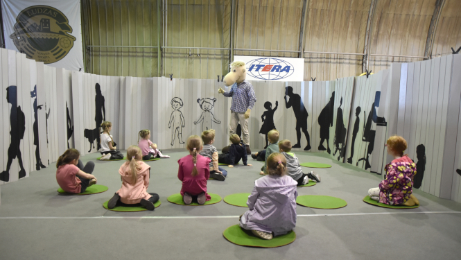 Ludzā bērni apgūst zināšanas par drošību attiecībās ar citiem cilvēkiem