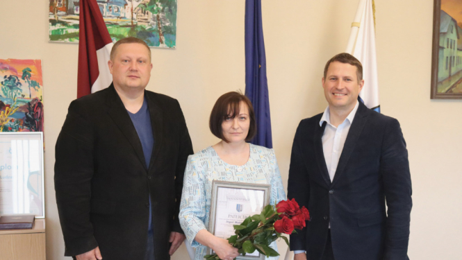 Pasniedz Ludzas novada pašvaldības Pateicības rakstu