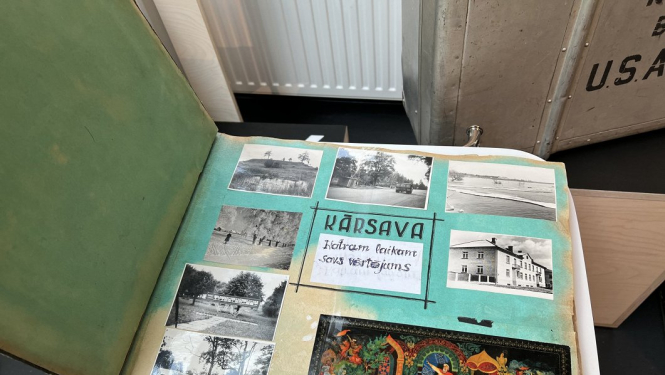 Ar mīlestību pret dzīvi caur kameras aci – Okupācijas muzejam uzdāvināti unikāli fotoalbumi par padomju dzīvi Kārsavā