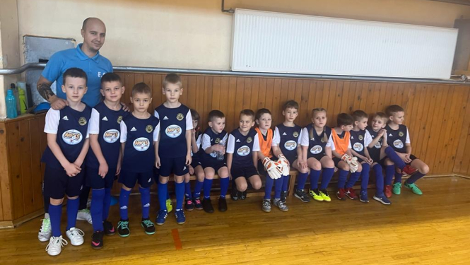 Attēlā: U-6 un U-7 jeb 2016.-2017. g. dz. jaunie futbolisti (treneris Edvīns Savickis).