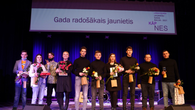 Apbalvo “Ludzas novada Jauniešu Gada balvas 2021” ieguvējus