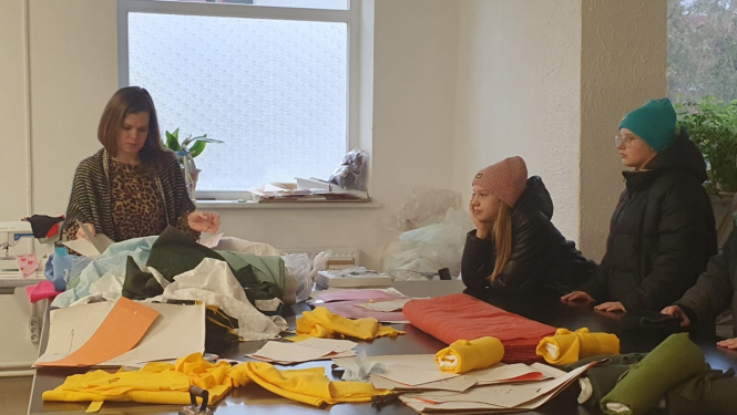 Skolēni apciemo SIA "Bencha Muude"