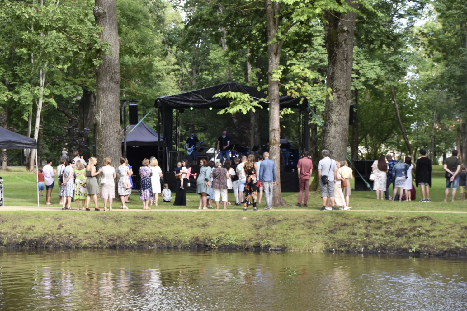 Muzikālā pēcpusdiena parkā 1