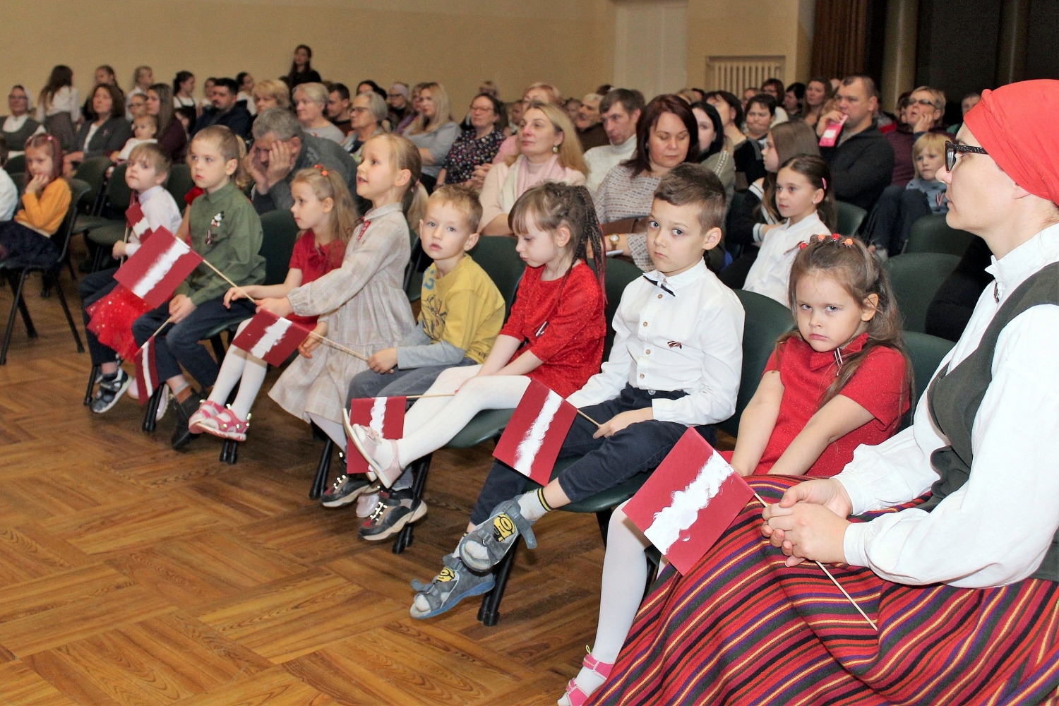Kārsavas pilsētas kolektīvu svētku koncerts “Latvijai 104”  20