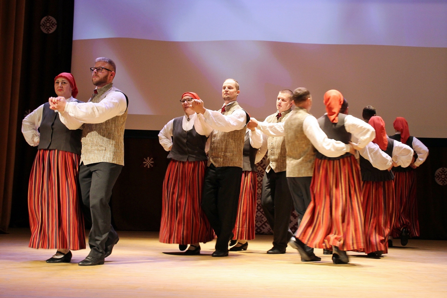 Kārsavas pilsētas kolektīvu svētku koncerts “Latvijai 104”  5