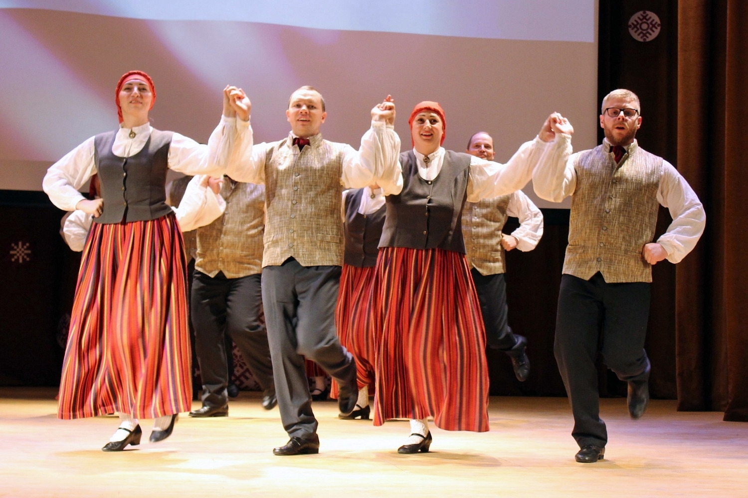 Kārsavas pilsētas kolektīvu svētku koncerts “Latvijai 104”  4