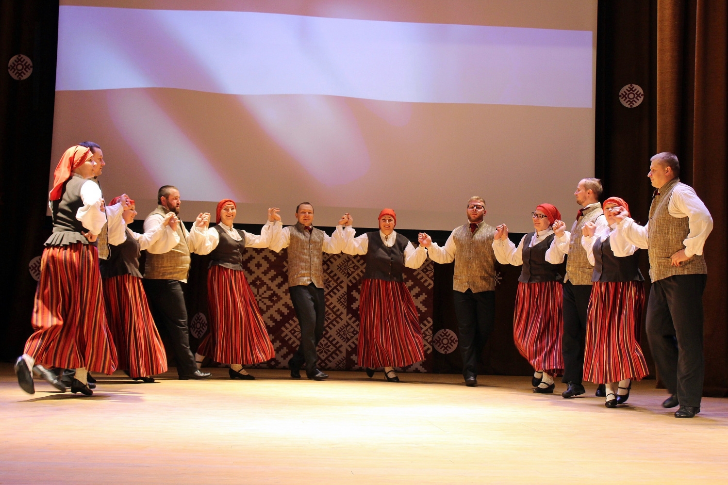 Kārsavas pilsētas kolektīvu svētku koncerts “Latvijai 104”  3