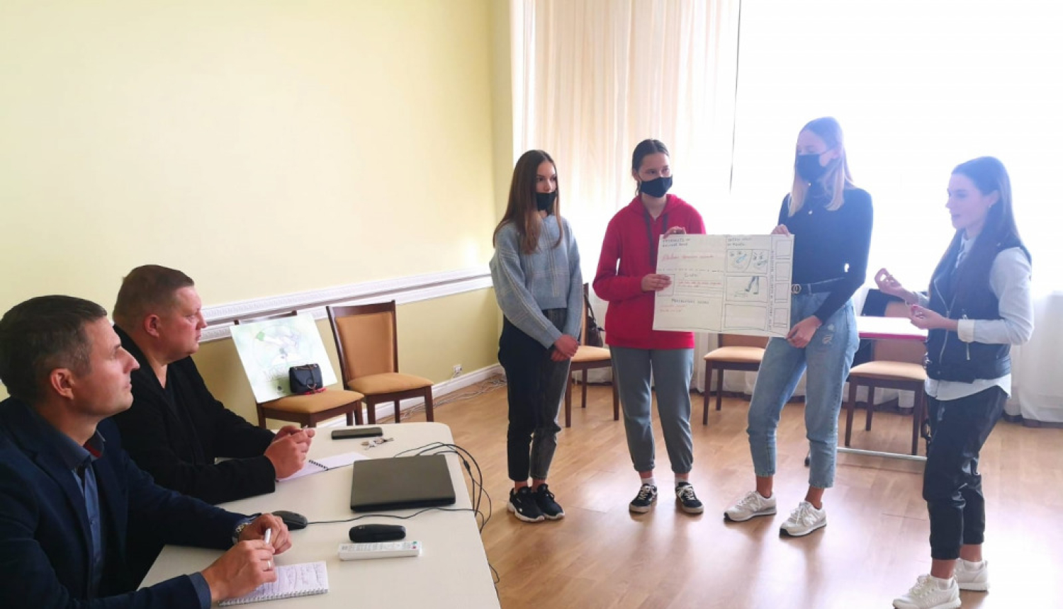 Jaunieši un pašvaldības vadība diskutē par novada attīstību un aktualitātēm