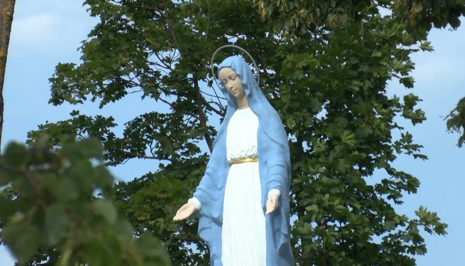 Dievmātes skulptūra Ludzā veltīta arī Latvijas neatkarībai | LRTV sižets