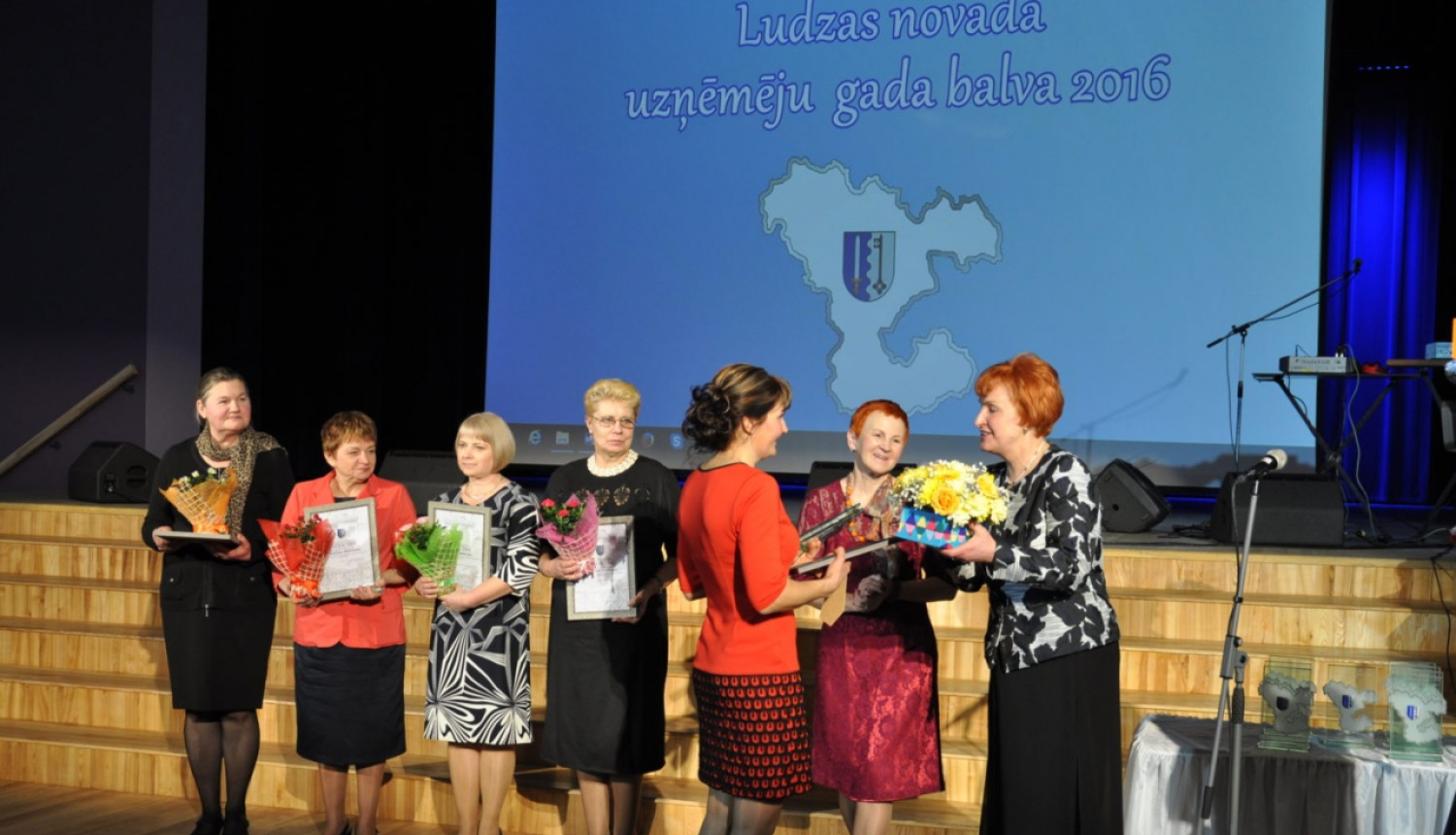 Pasniegtas balvas novada uzņēmējiem
