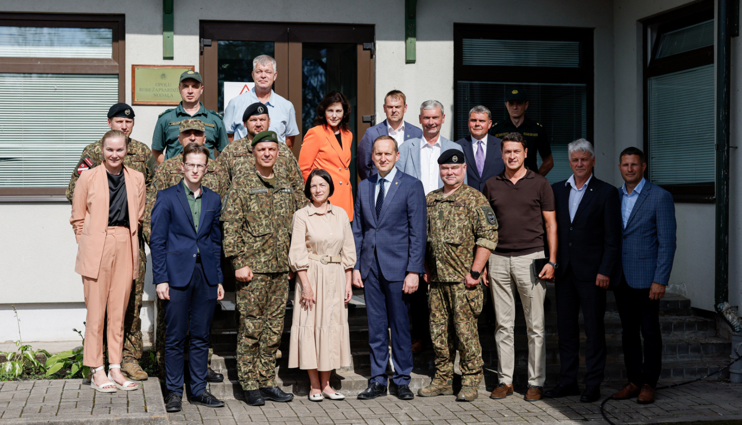 Vizuālis - Aizsardzības ministrija tikšanās laikā ar pierobežas pašvaldībām informē par Pretmobilitātes infrastruktūras izveides likumu