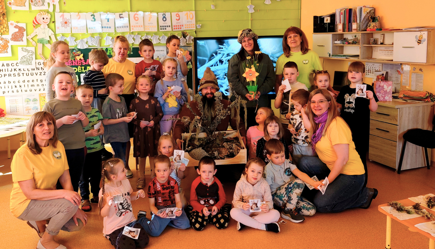 Kārsavas pilsētas PII "Taurenītis" audzēkņi kopā ar dabas pētniekiem atklāj ķērpju pasauli