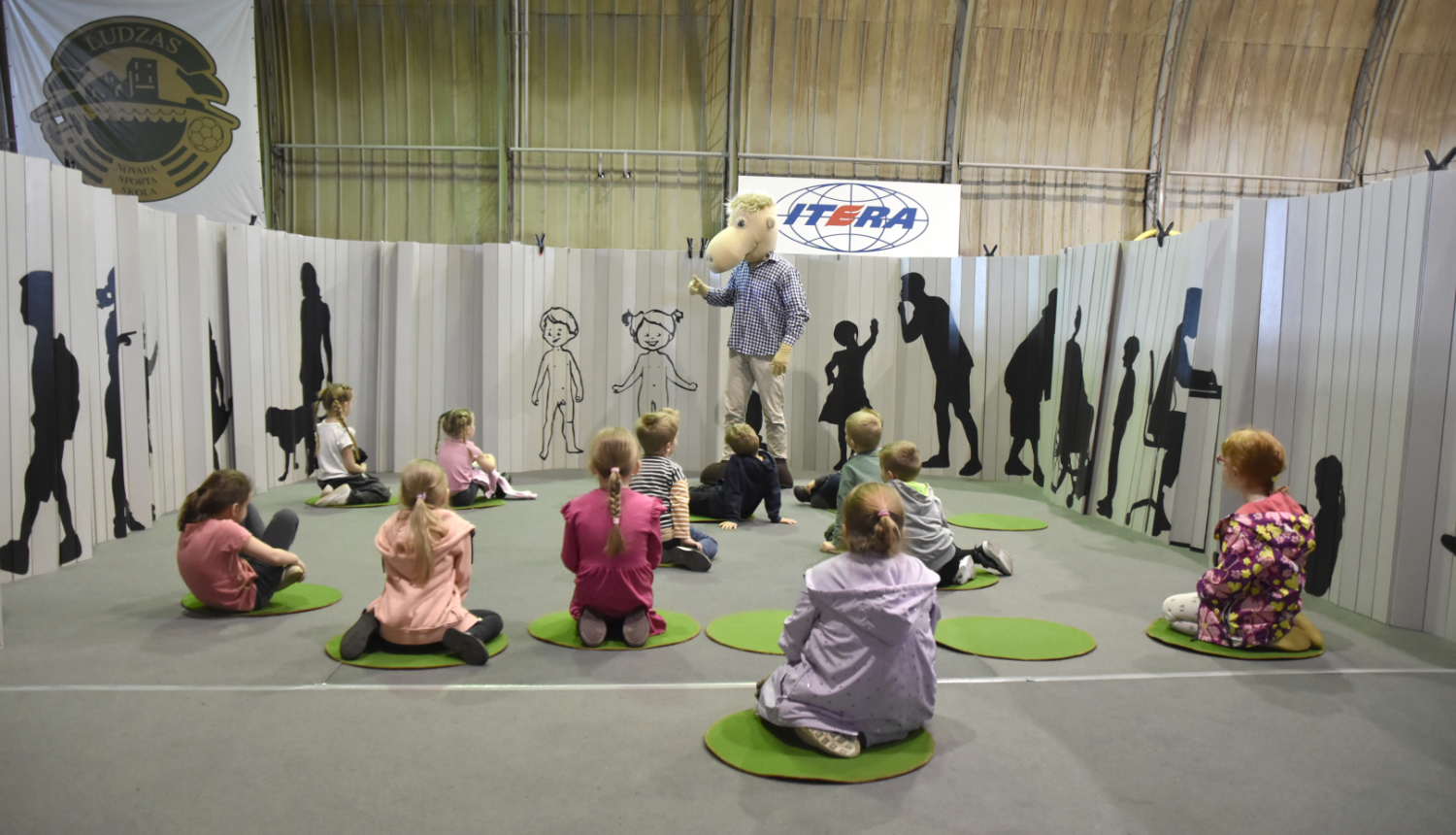 Ludzā bērni apgūst zināšanas par drošību attiecībās ar citiem cilvēkiem