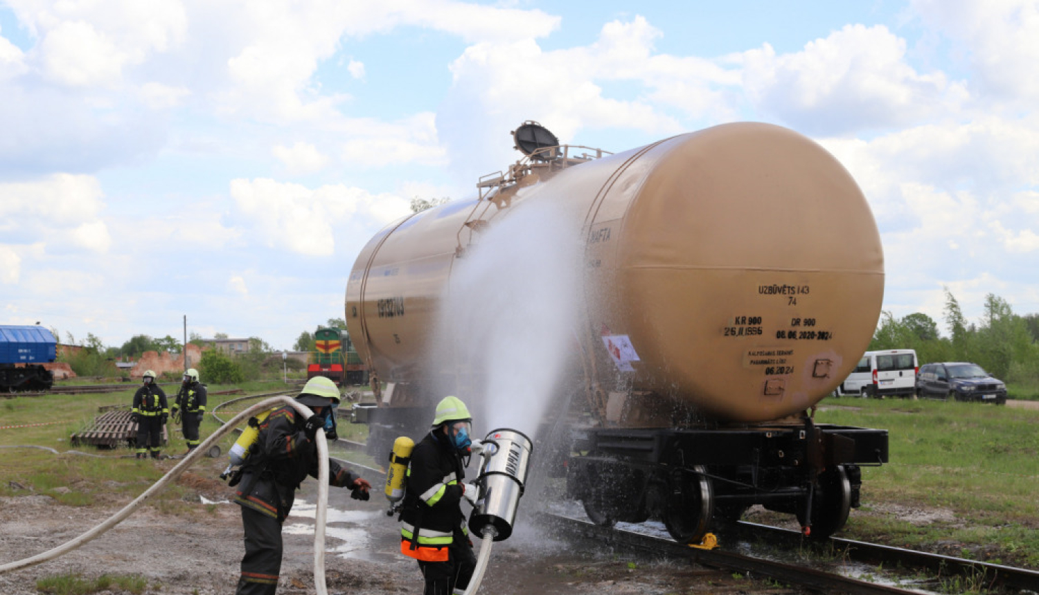 Ludzas dzelzceļa stacijā imitēta bīstamas kravas noplūde uz dzelzceļa