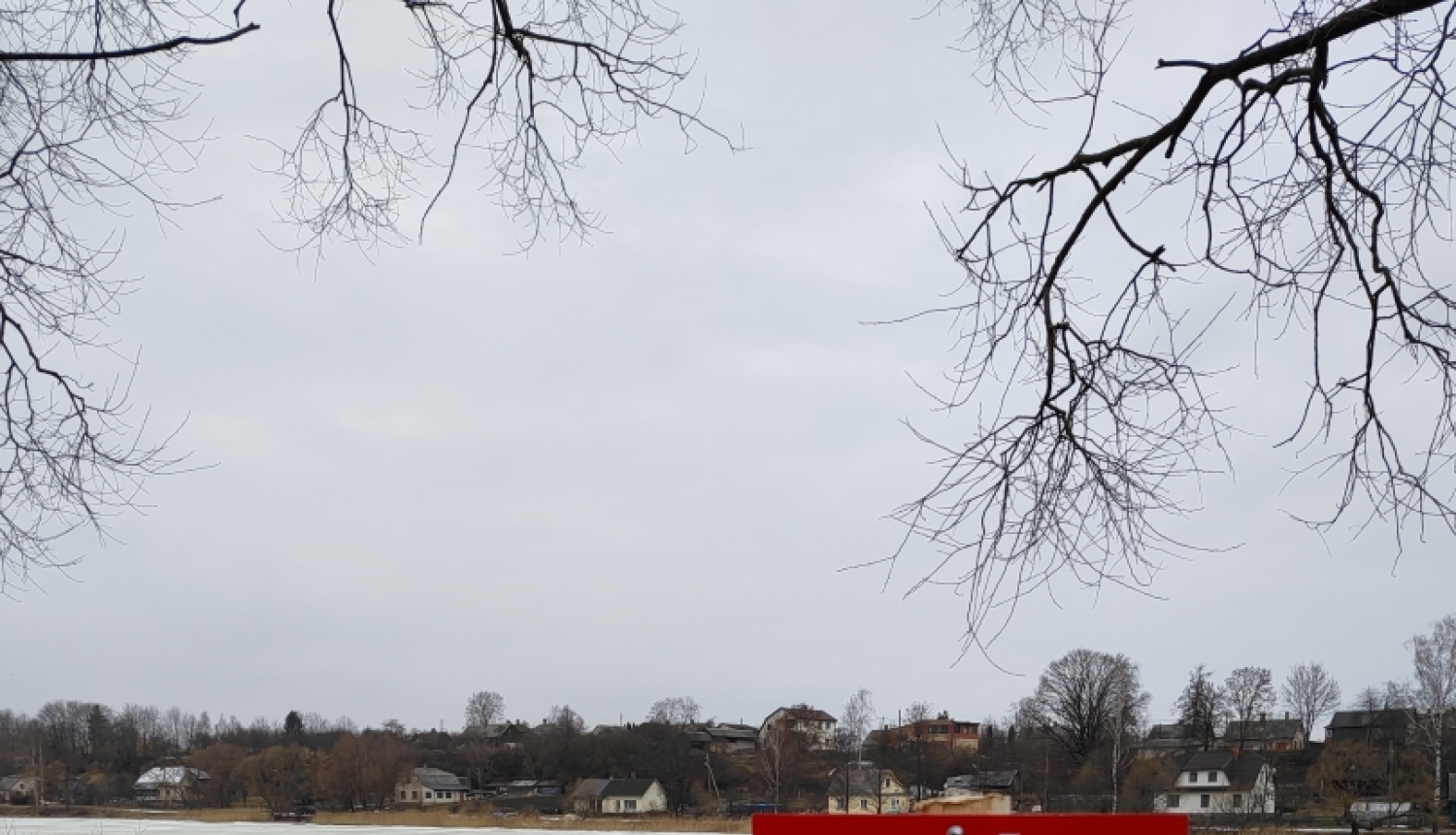 Brīdinājuma zīme, ka uz ledus atrasties ir aizliegts