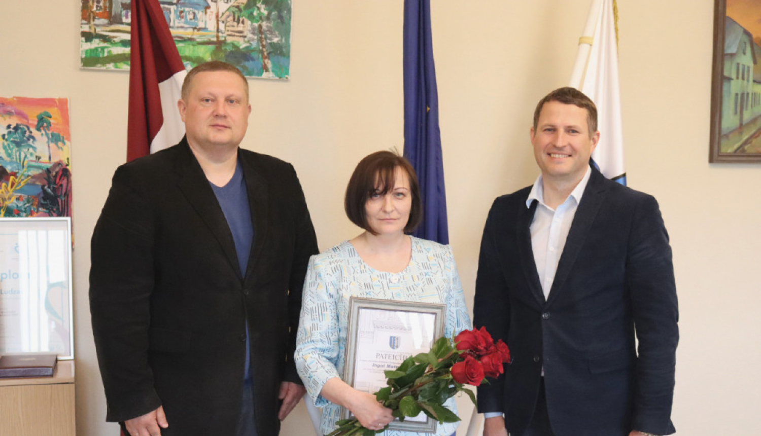 Pasniedz Ludzas novada pašvaldības Pateicības rakstu