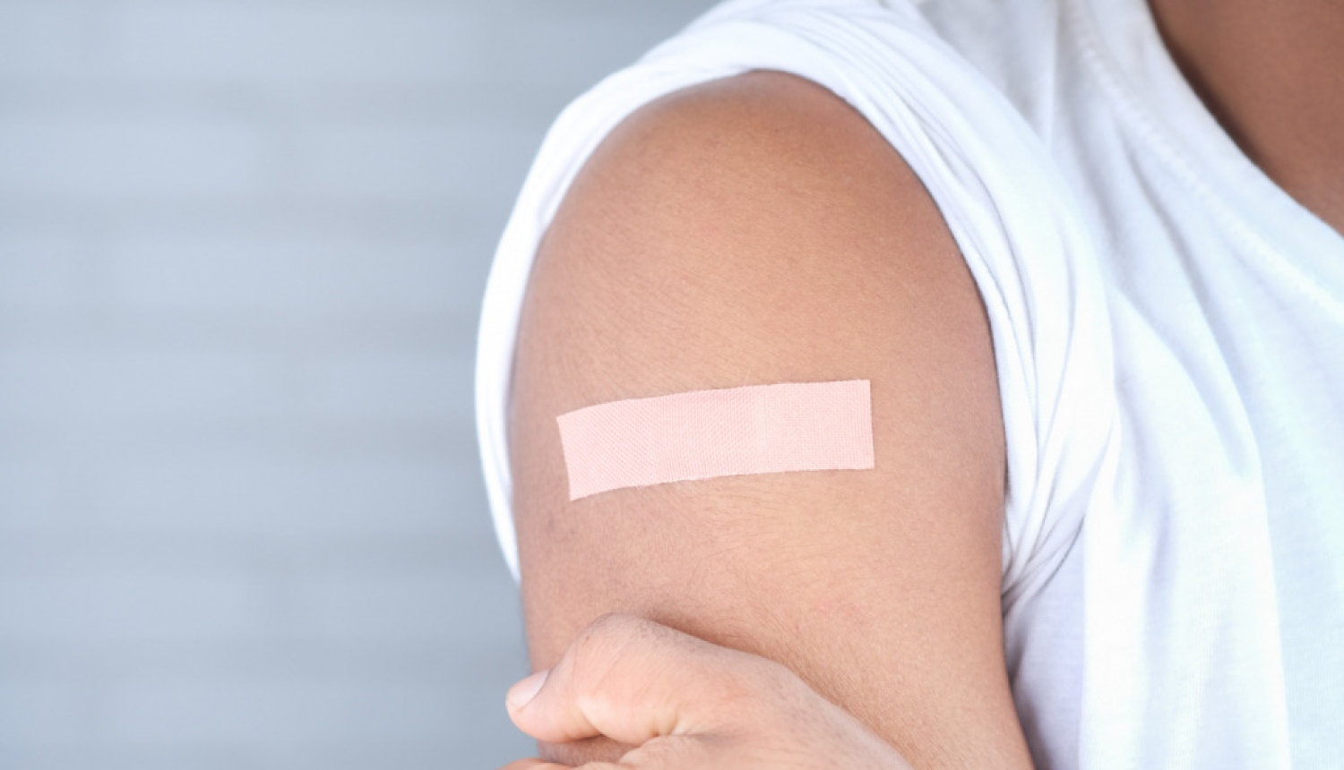 Atjaunots informatīvs materiāls par Covid-19 vakcīnu darbību un biežākajām blakusparādībām