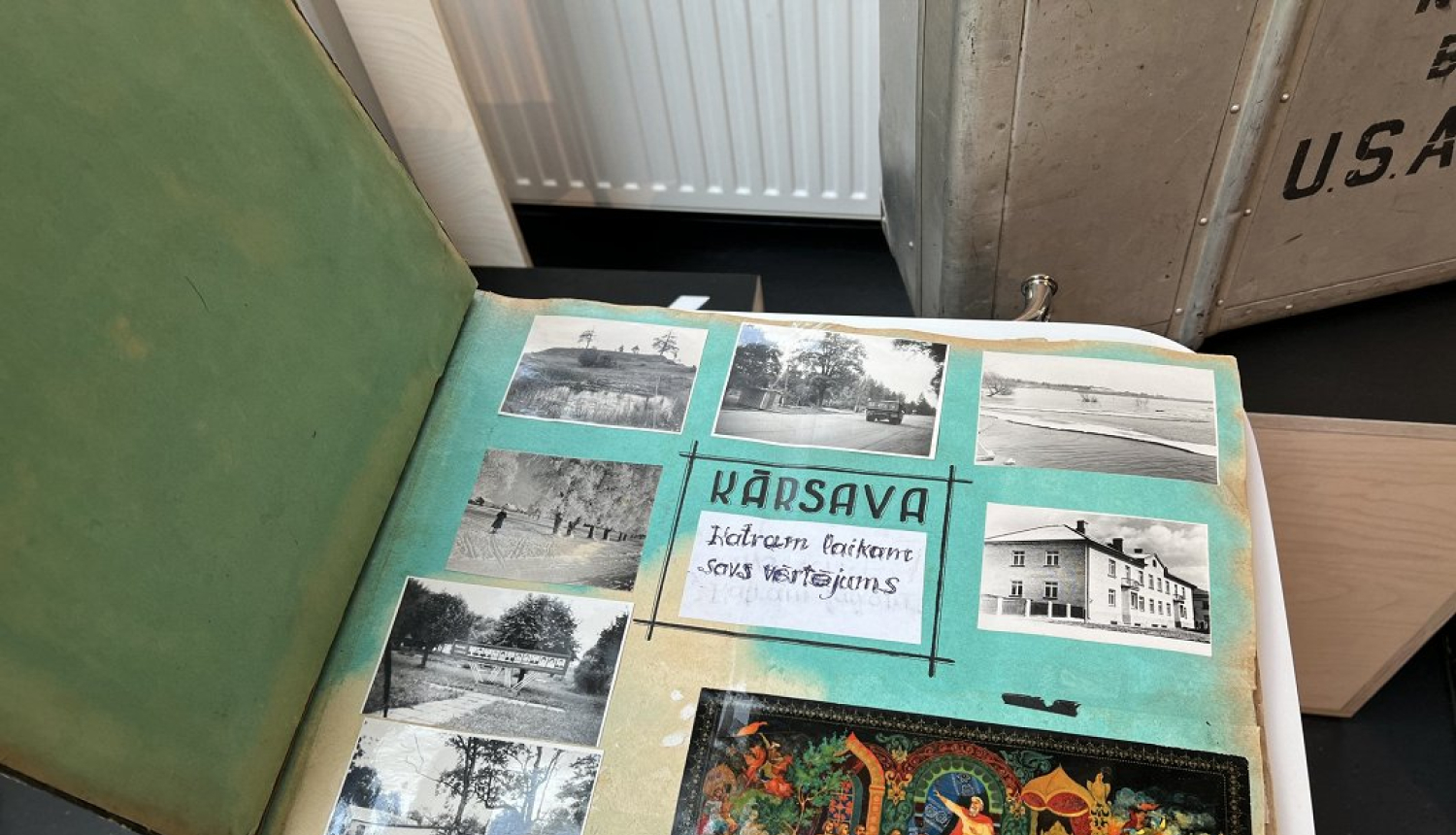 Ar mīlestību pret dzīvi caur kameras aci – Okupācijas muzejam uzdāvināti unikāli fotoalbumi par padomju dzīvi Kārsavā