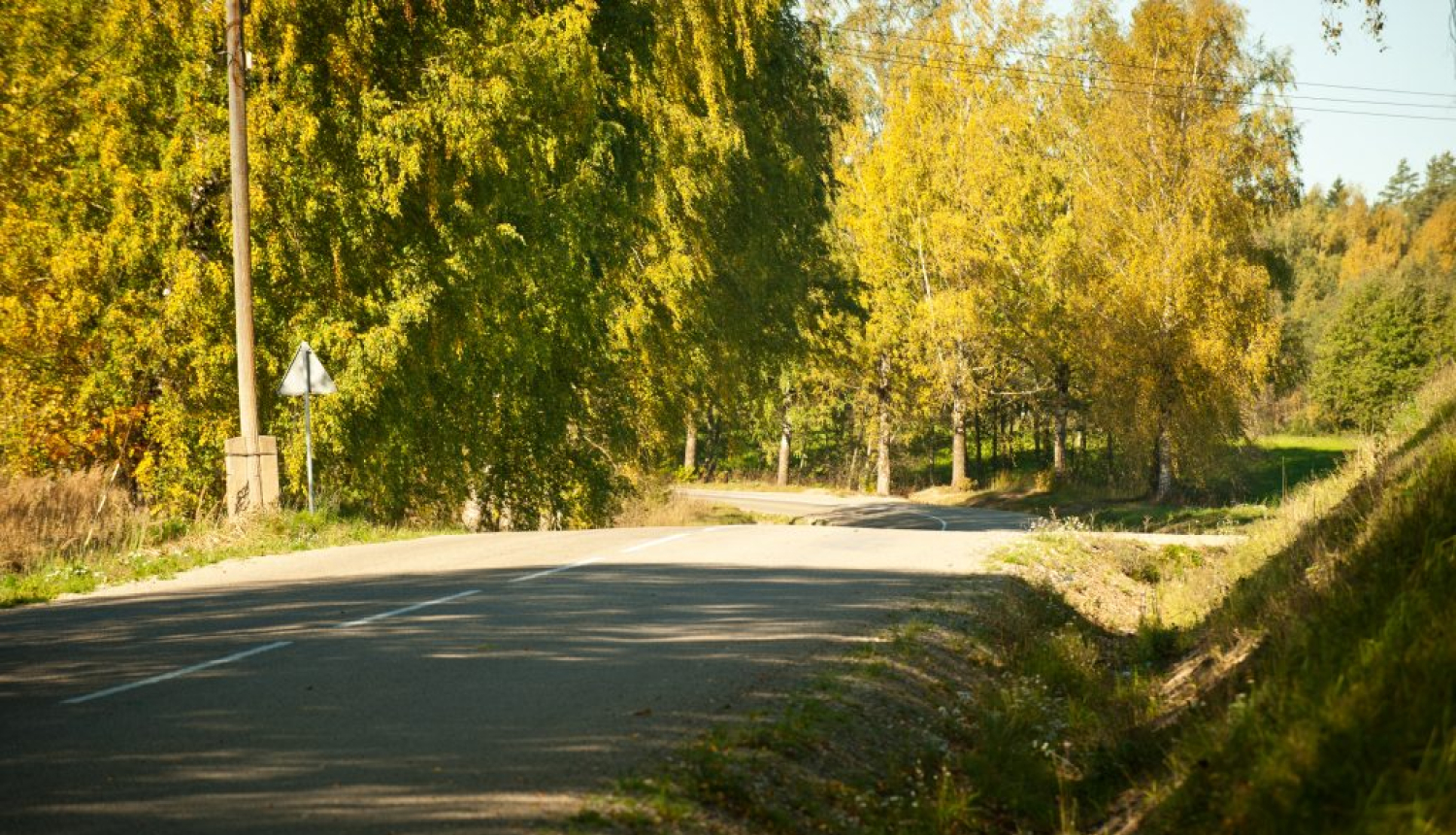 Autovadītāju ievērībai: karstā laikā uz nokalpojušajiem asfalta segumiem var rasties izsvīdumi; aicinām informēt LVC