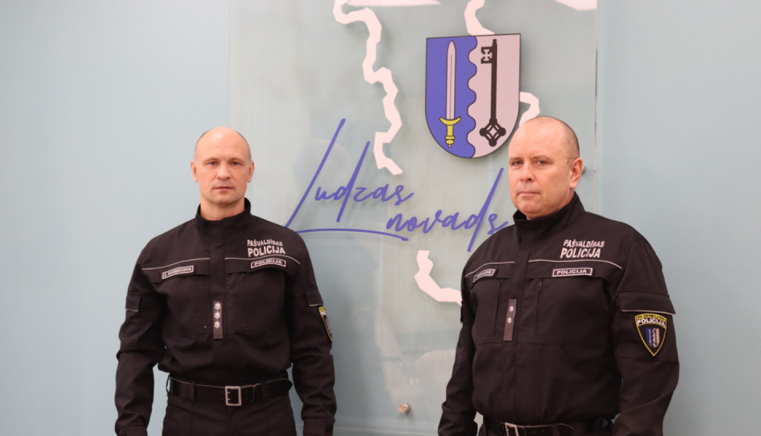 Attēlā no kreisās puses: Ludzas novada pašvaldības policijas priekšnieks Jurijs Kuzņecovs un Ludzas novada pašvaldības policijas inspektors Juris Timofejevs.