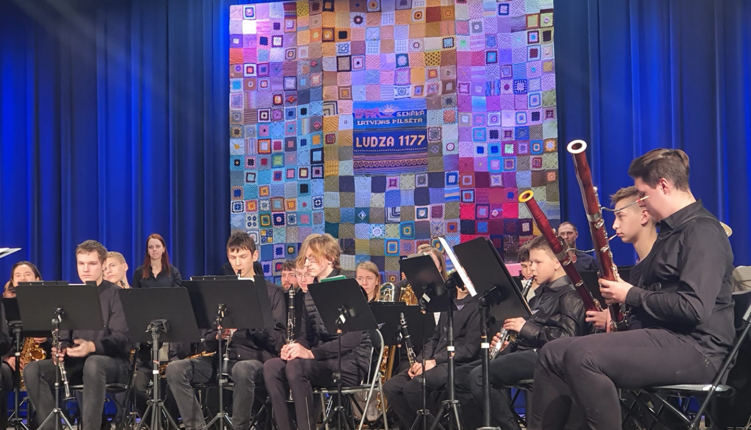 foto no pūtēju orķestra skates