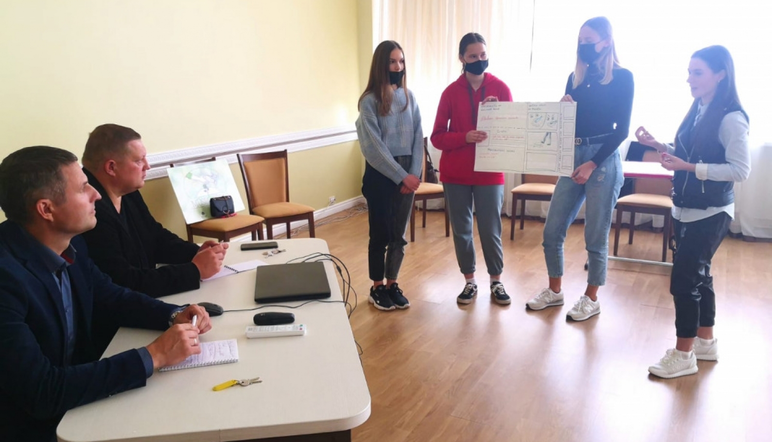 Jaunieši un pašvaldības vadība diskutē par novada attīstību un aktualitātēm